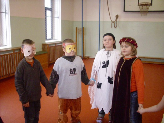 Maškarní 1. a 2. třída 005.jpg