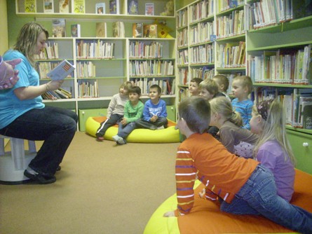 Beseda v knihovně Ferda mravenec 002.jpg