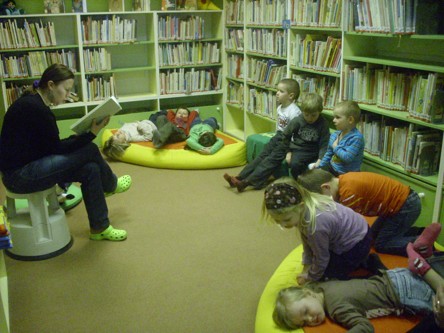 Beseda v knihovně Ferda mravenec 008.jpg