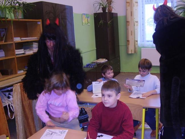 Mikuláš vMŠ a ZŠ 006.jpg