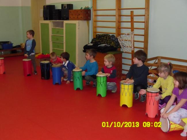 MŠ společné bubnování 10.1.2013 027.jpg