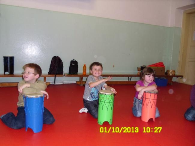 MŠ společné bubnování 10.1.2013 055.jpg