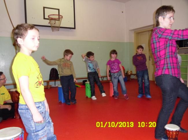 MŠ společné bubnování 10.1.2013 049.jpg