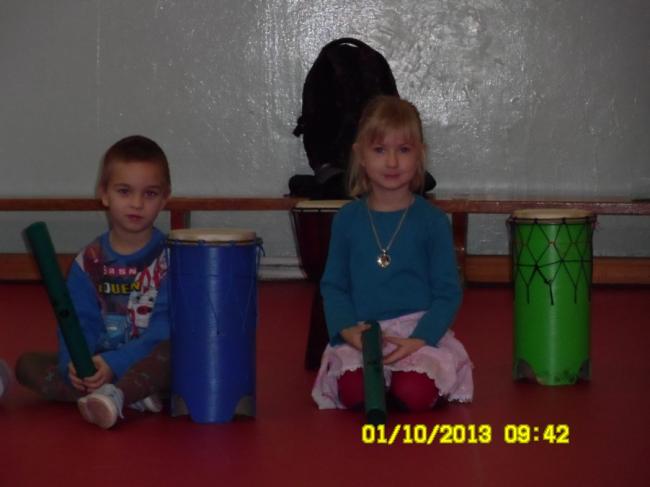 MŠ společné bubnování 10.1.2013 045.jpg