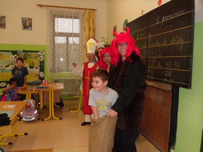 mikuláš v MŠ a ZŠ 016.jpg