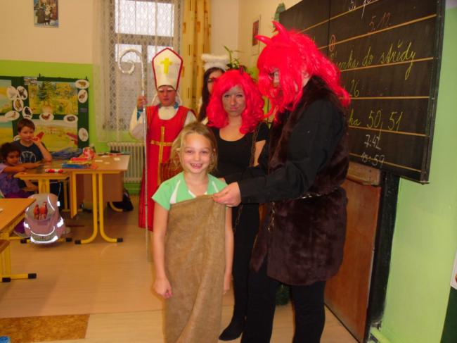 mikuláš v MŠ a ZŠ 018.jpg